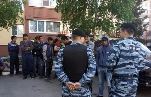 Россия: более 200 человек участвовали в массовой драке на Хованском кладбище - ảnh 1